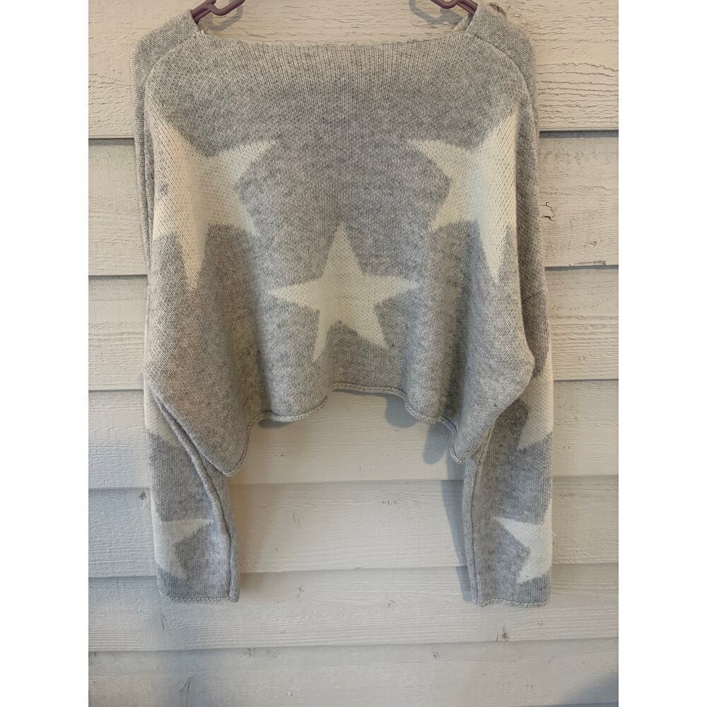 Soft Grey & White Knit Cropped Sweater Star Pattern Women's SIze M/L - Picture 3 of 7